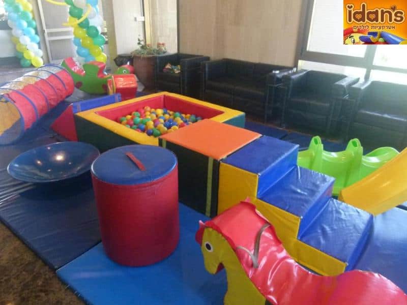 10 פירטי ג'ימבורי ובריכת כדורים