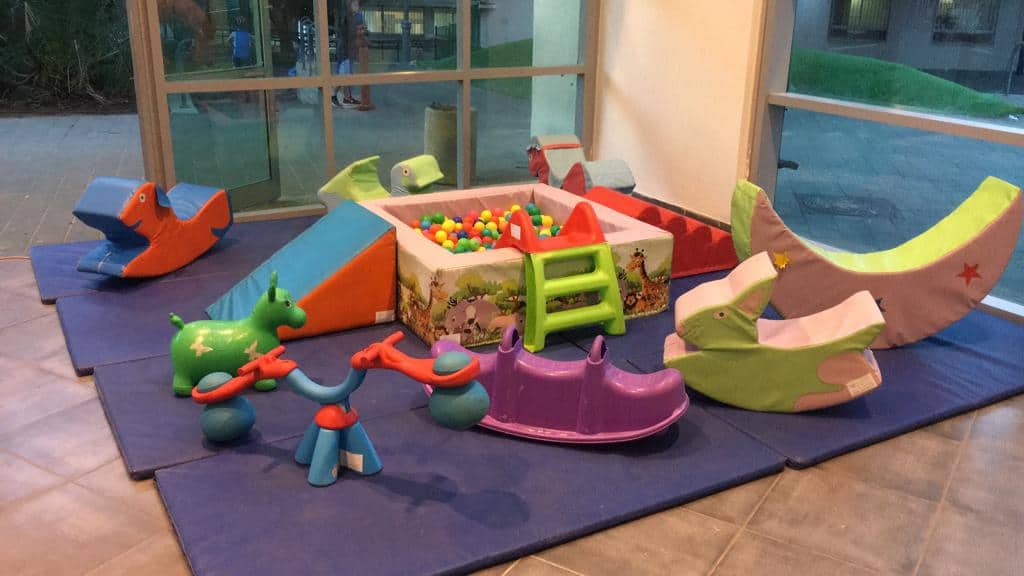15 פירטי ג'ימבורי ובריכת כדורים