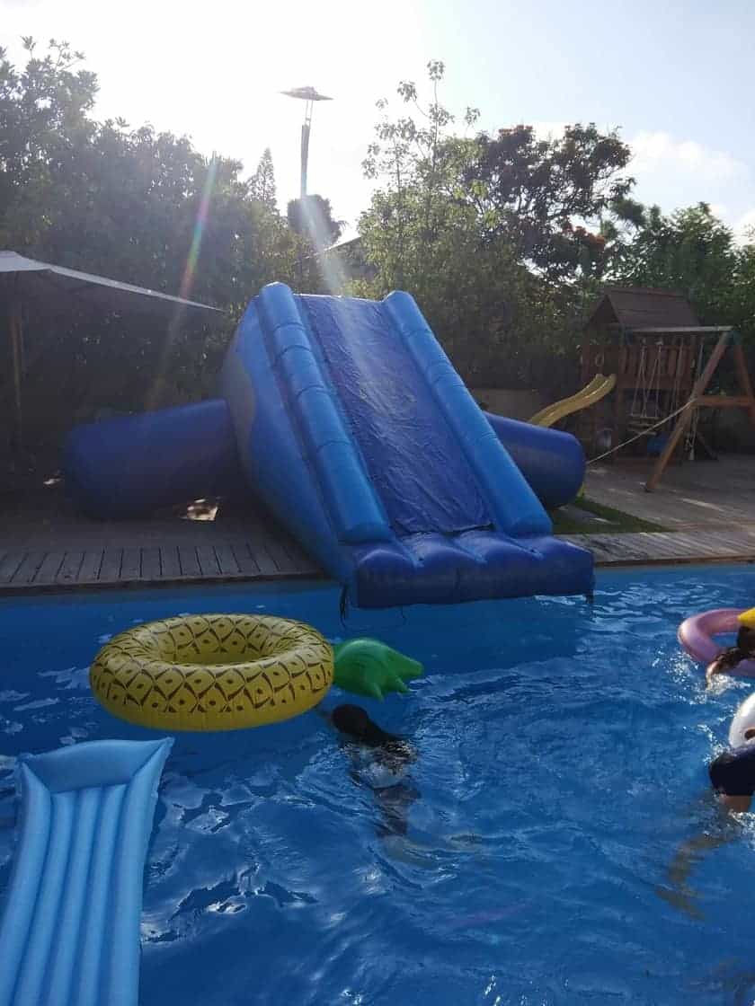מגלשת מים לבריכה