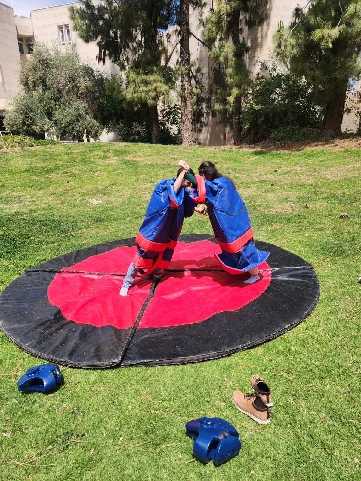 מתקן סומו חליפות